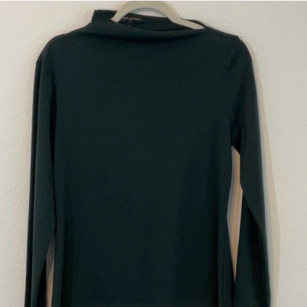Banana Republic Off Set Long Sleeve T Shirt Dark Green Large